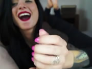 黑髮嫩妹手交滿足你的慾望